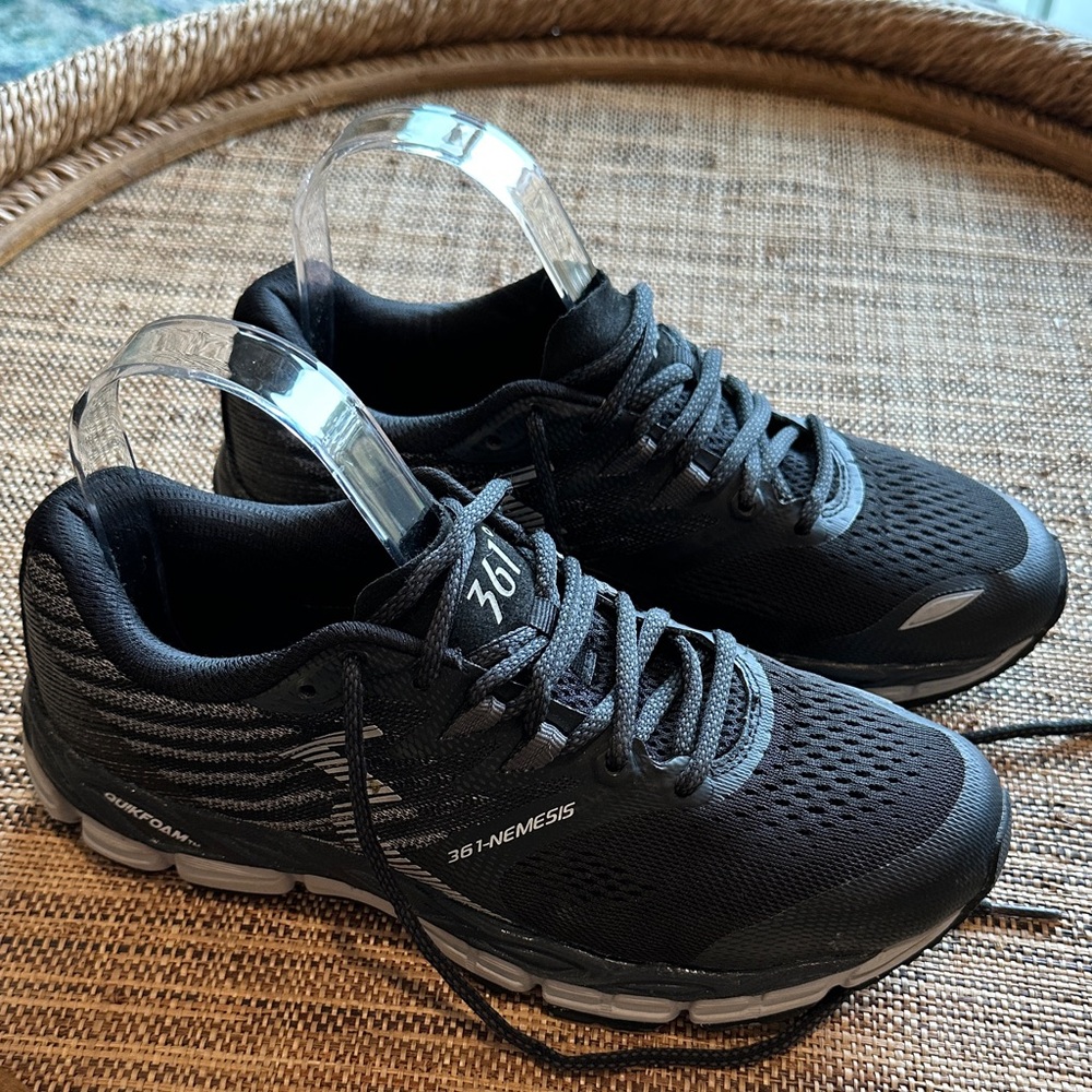 361 DEGREES Nemesis Running Shoes/Sneakers 
Black/Gray SZ 7 EXCELLENT CONDITION